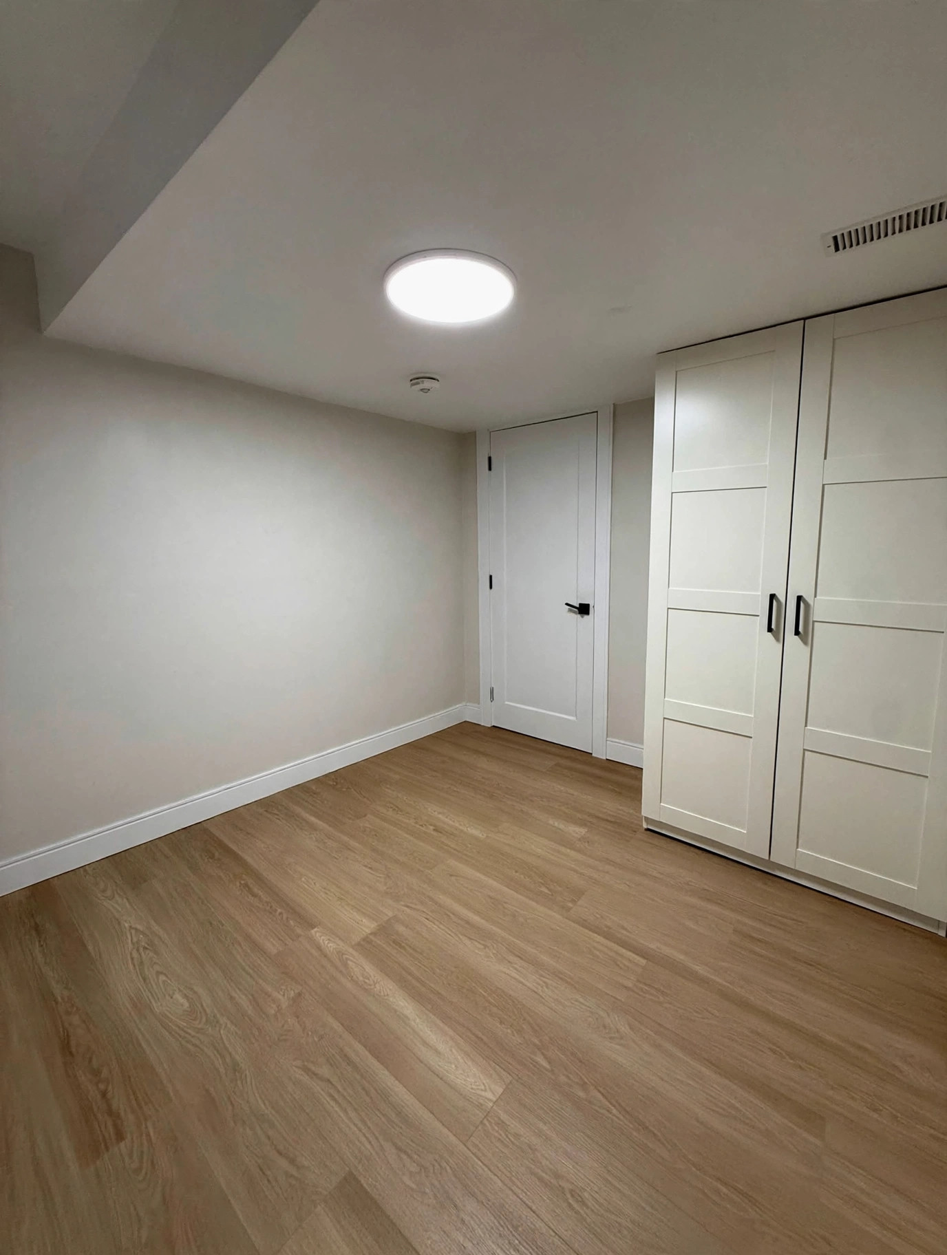 Legal basement suite bedroom by Kodiak Construction Group